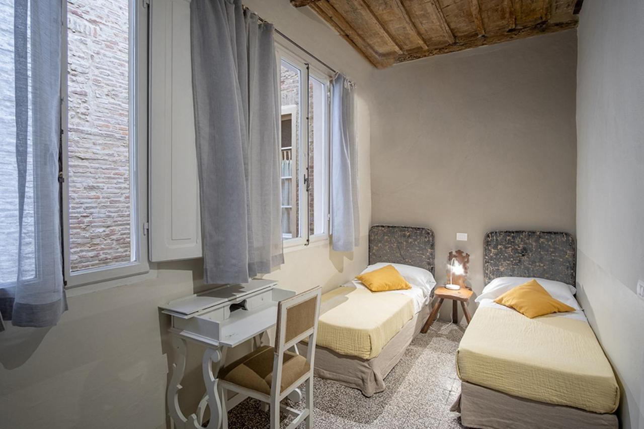 Casatorre Dei Leoni Dimora Storica Bed & Breakfast Siena Eksteriør bilde